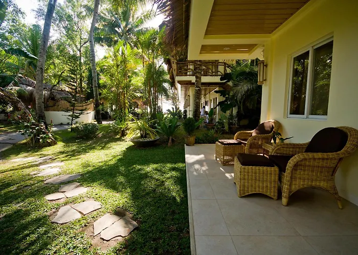 Mike'S Dauin Dive Resort