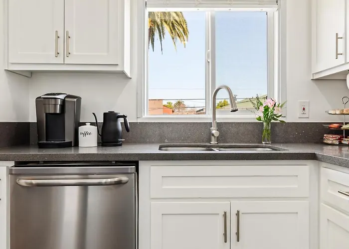 Spacious Coastal Apartment In A Colorful Community - Nrp22-00590