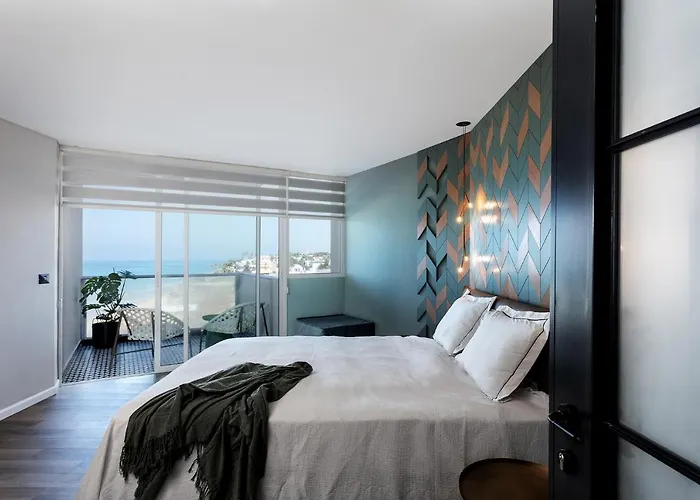 Sea View Stylish 1Br With Balcony By Beachfront Stay