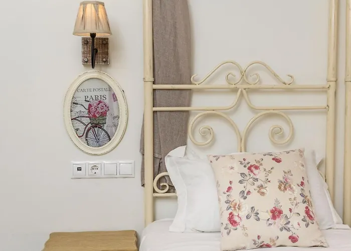 Naxos Petite Studios