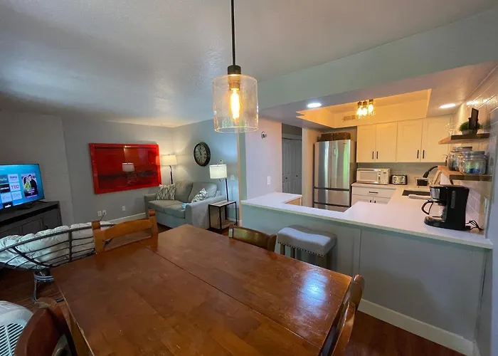 Next To Lake, Pool, 10 Acre Park, 1 Mile To Town, Best Prices