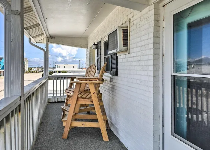 Atlantic Beach Studio W/ Community Pool!