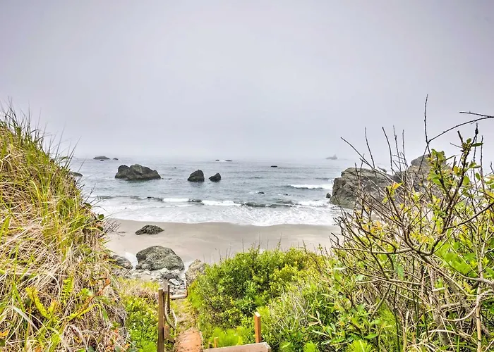 Serenity By The Sea - Chic Oceanfront Home W/ Deck
