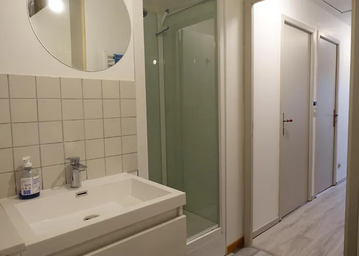 Tout un 2eme étage à 300 mètres de la mer, chez l'habitant !