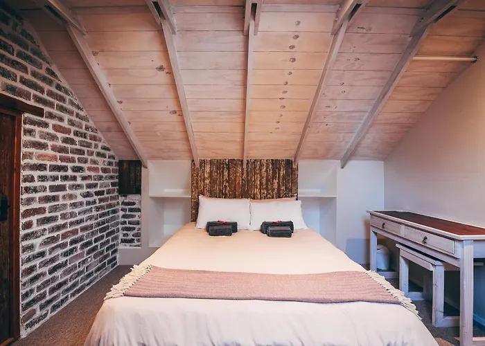 Lakeside Mountain Loft