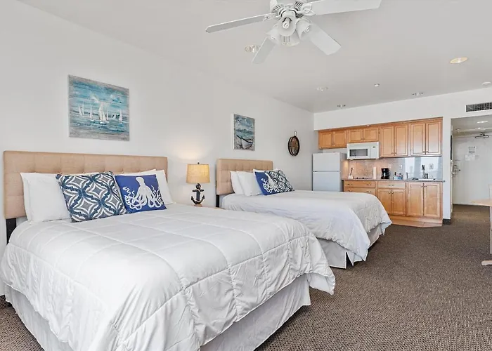 Beach House Inn & Suites