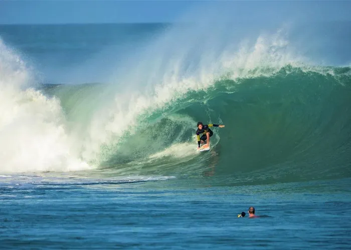 Waves Surf Camp Peru