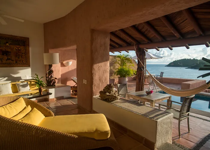 La Casa Que Canta (Adults Only)
