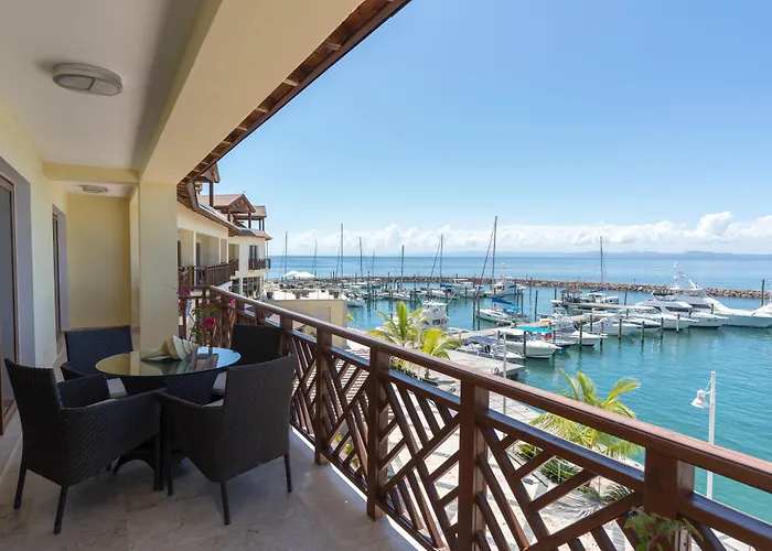 The Bannister Hotel & Yacht Club