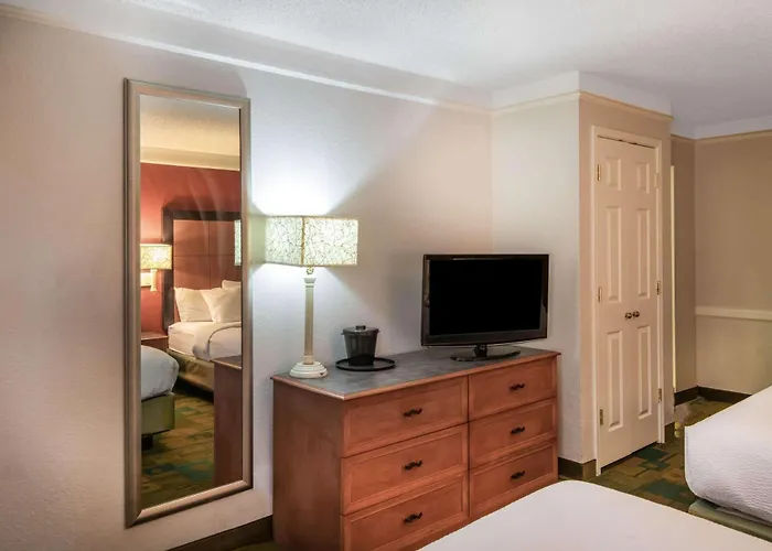 La Quinta Inn By Wyndham Colorado Springs Garden Of The Gods