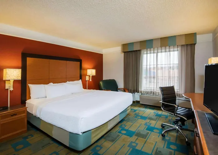 La Quinta Inn & Suites By Wyndham Colorado Springs South Ap