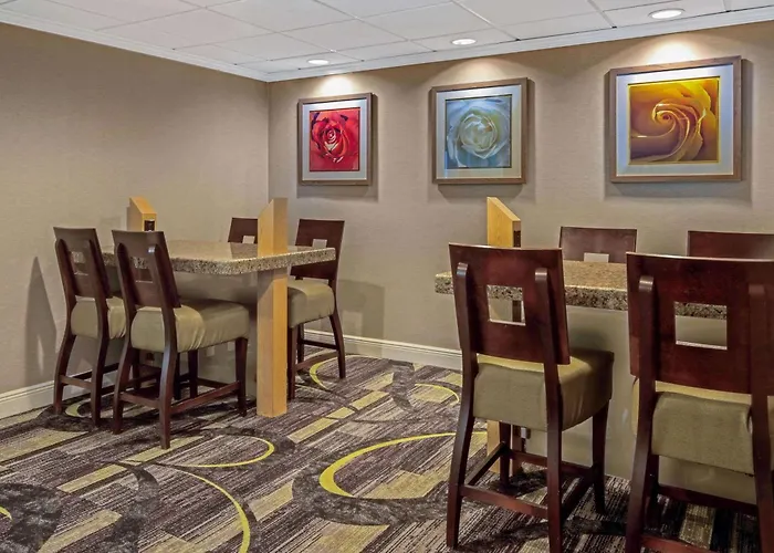 La Quinta By Wyndham Naples East
