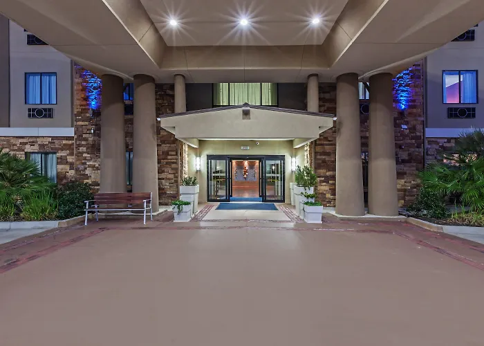 Holiday Inn Express & Suites Cleveland By Ihg