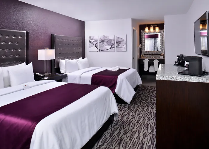Clarion Inn & Suites Across From Universal Orlando Resort
