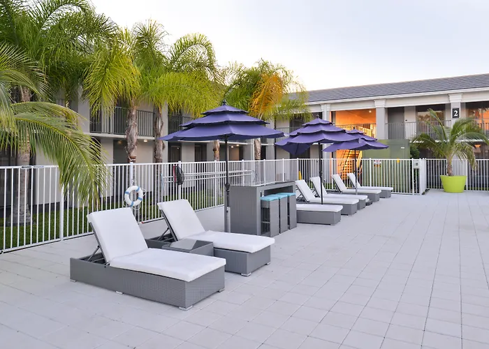 Clarion Inn & Suites Across From Universal Orlando Resort