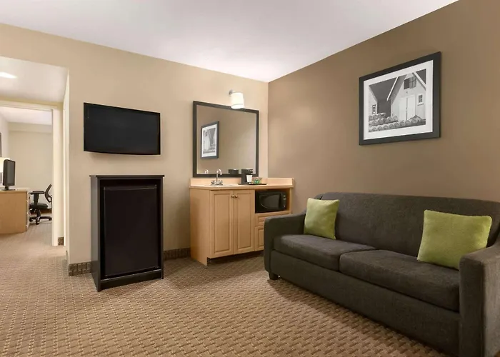 Travelodge Suites By Wyndham Moncton