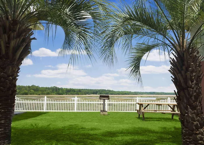 Howard Johnson By Wyndham Beaufort/Parris Island