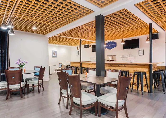 The Blu Hotel Blue Ash Cincinnati, An Ascend Collection Hotel