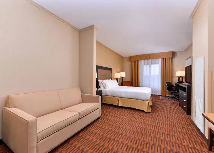 Holiday Inn Express Breezewood By Ihg