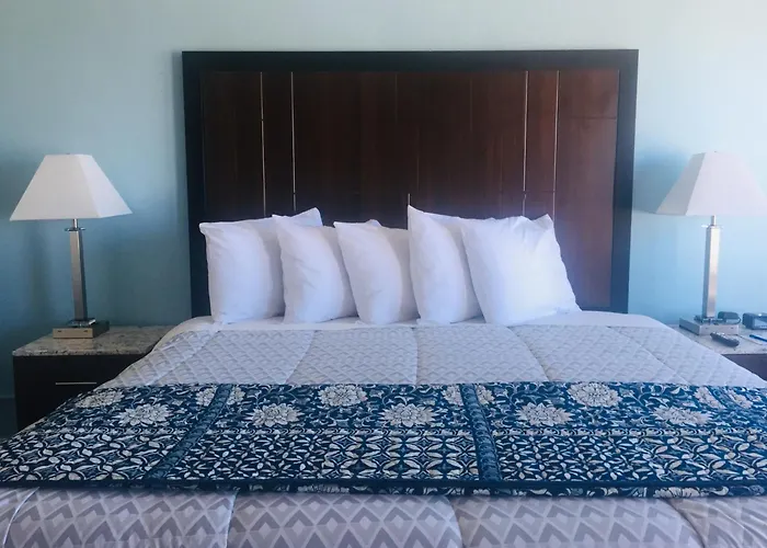 Dolphin Cove Motel