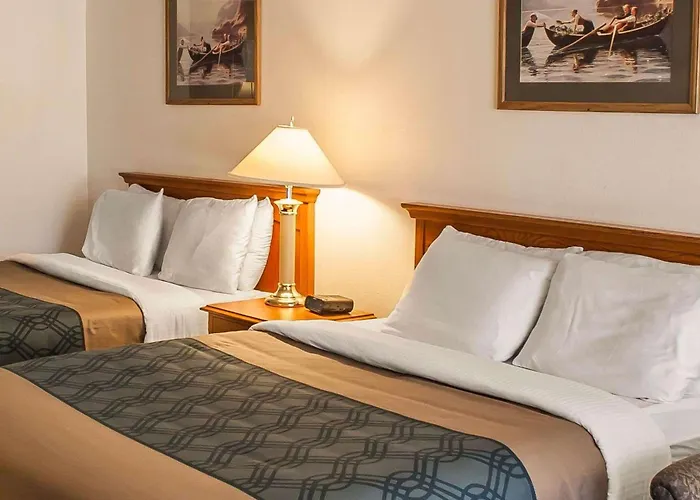 Econo Lodge Inn & Suites