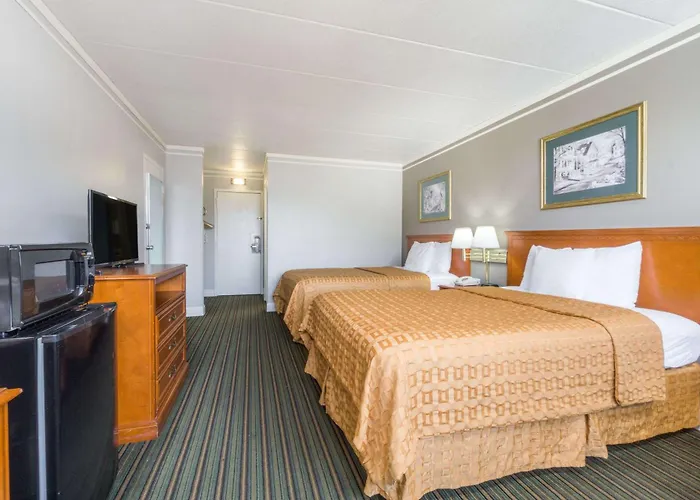 Days Inn By Wyndham Columbus East Airport