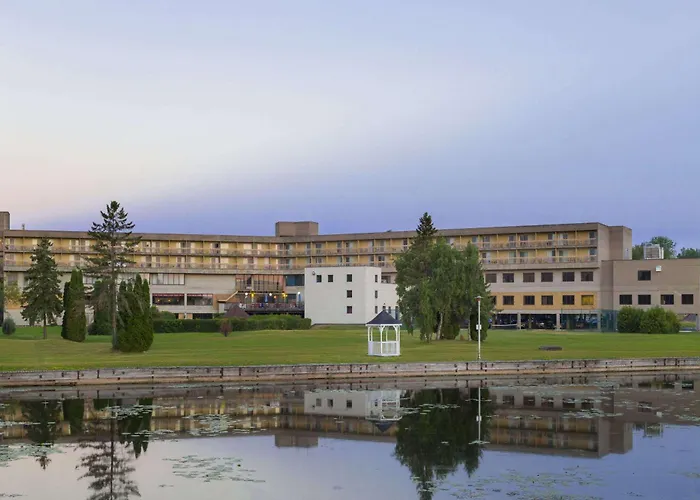 Ramada By Wyndham Belleville Harbourview Conference Center