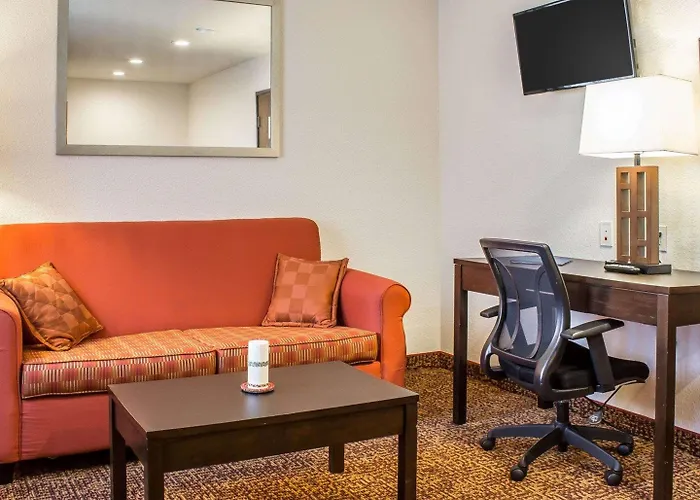 Rodeway Inn & Suites Near Okoboji Lake
