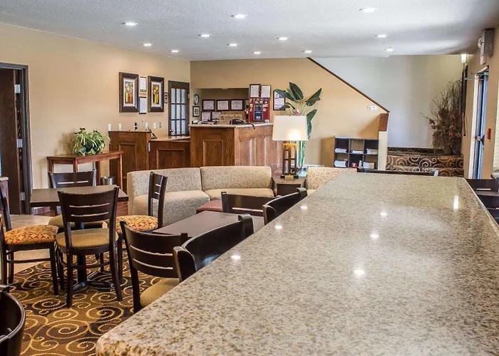 Rodeway Inn & Suites Near Okoboji Lake