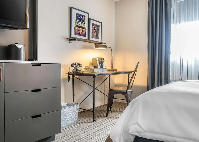 Envision Hotel Saint Paul South