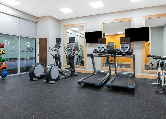 La Quinta Inn & Suites By Wyndham Lewisville