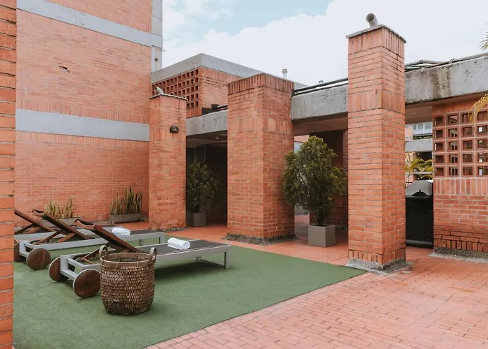 Travelers Orange Suites
