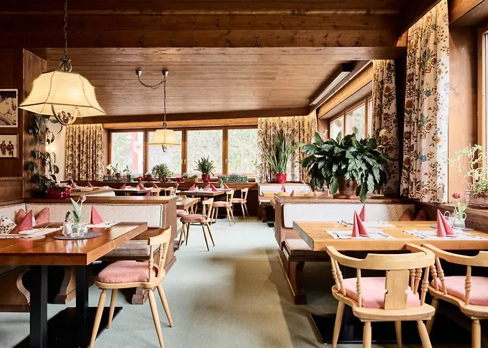 "Quality Hosts Arlberg Hotel Garni Moessmer"