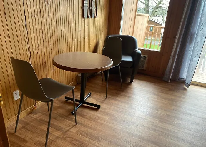 Merland Park Cottages And Motel