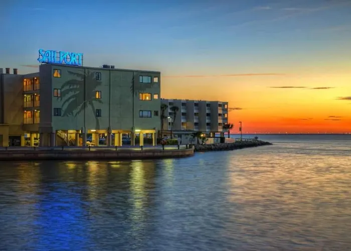 Amazing Waterfront Views Resort, Enjoy Heated Pool & Sunset!