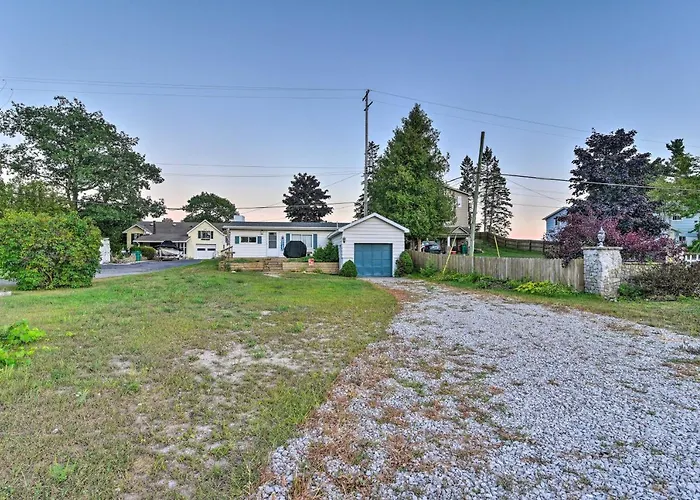 East Tawas Cabin W/ Lake Huron Access & Views