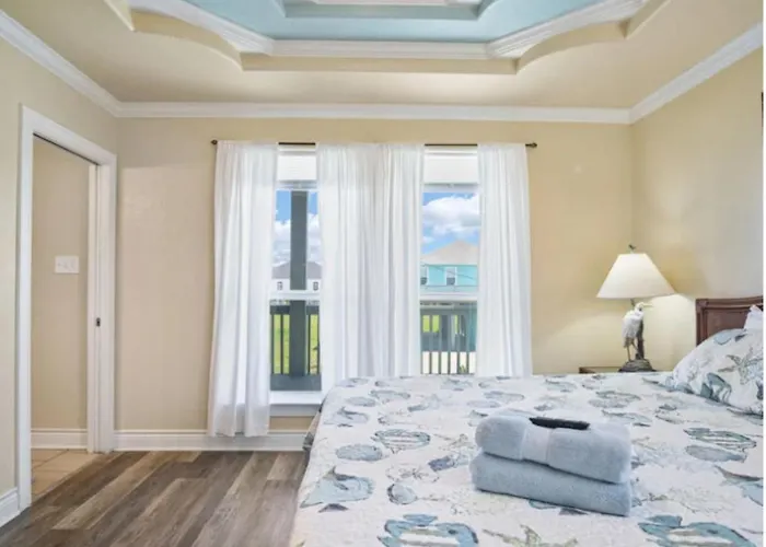 Fancy Nancy 2 Min Walk To Beach, Lyft, Pet-Friendly