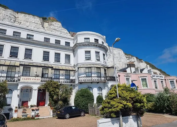 Studio Flat Next To Port And Cliffs