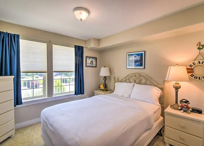 Pet-Friendly Condo, Saltwater Pool, Steps To Beach