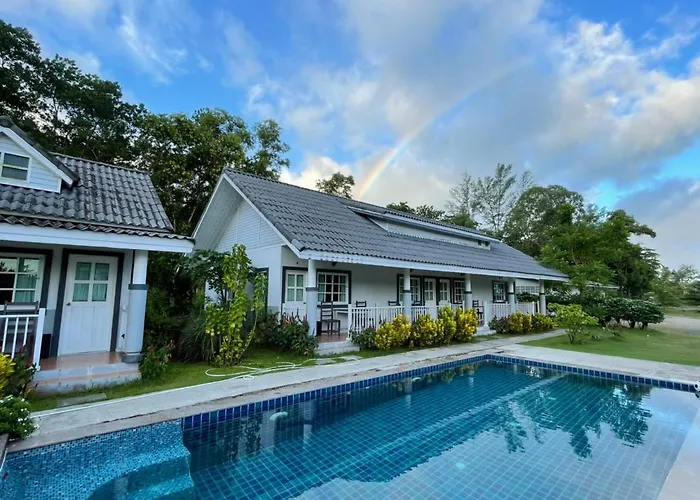 Suksompong Resort