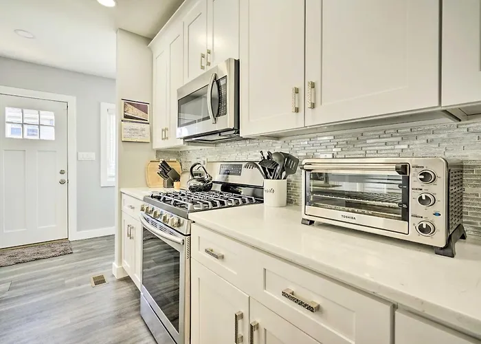 Long Branch Getaway: Grill, 1 Block To Beach!