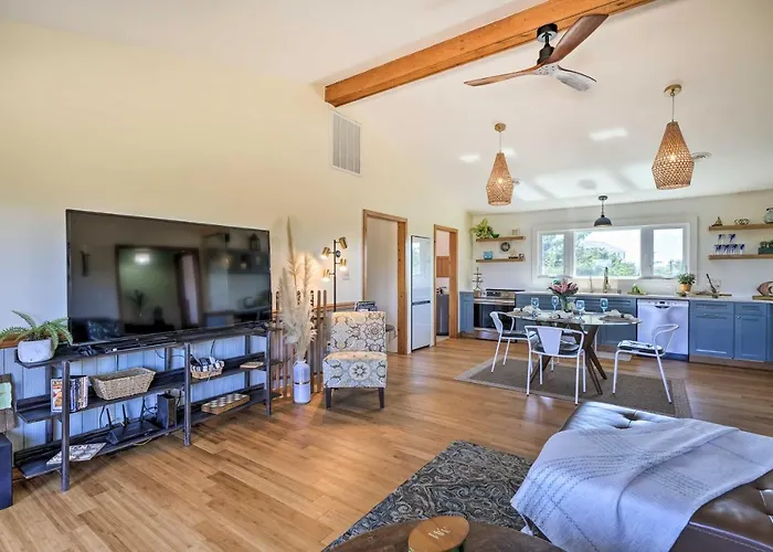 Walk To Bay & Boat Launch: Beach House In Avon