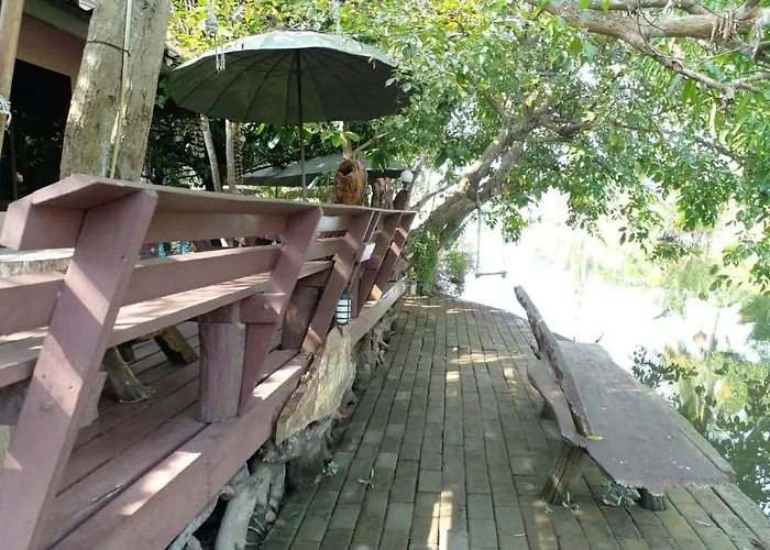 Baansuanleelawadee Resort Amphawa