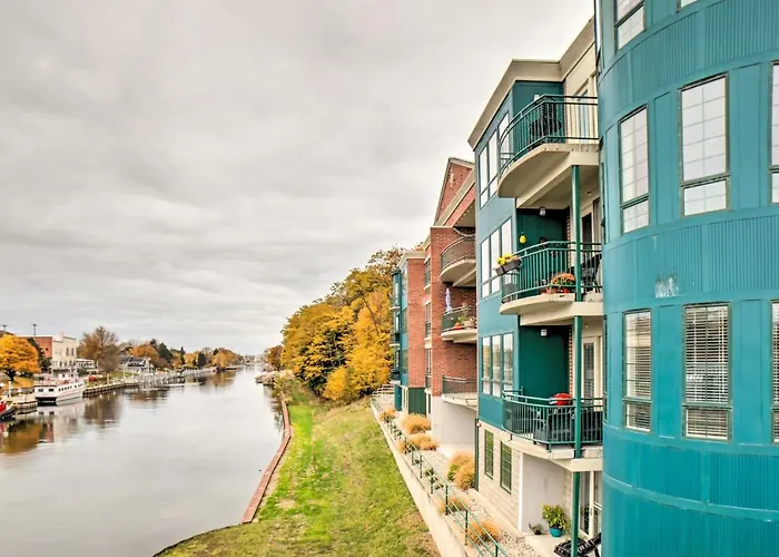Luxe Manistee Condo W/ Balcony & River Views!