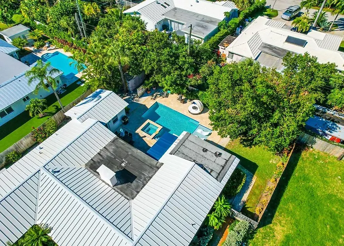 Luma Palms - 3 Master Suites, Heated Pool Spa, Golden Tee, Walk To Beach - By Maven Vacation Rentals