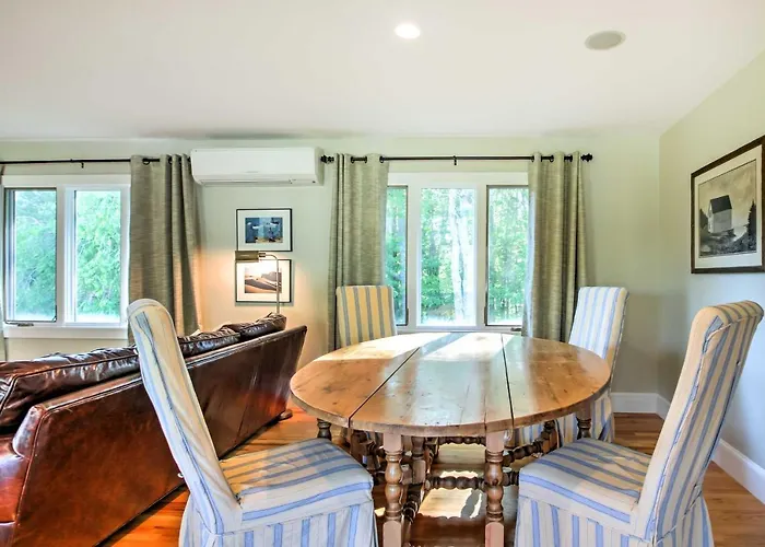 Large Kennebunk Home, Walk To Beach < 2 Mi To Town