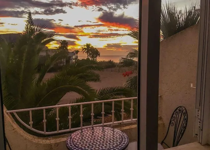 Three Bedroom House By The Sea
