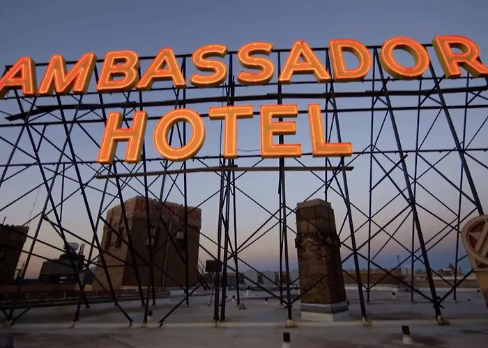 Ambassador Hotel Milwaukee, Trademark Collection By Wyndham