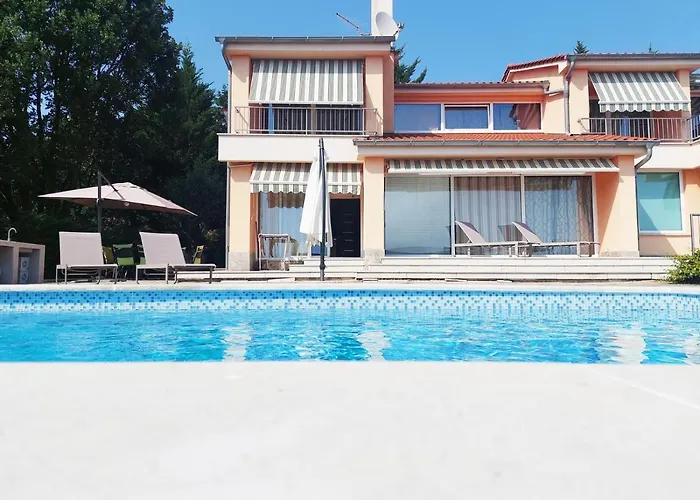 Apartments In Villa Azra