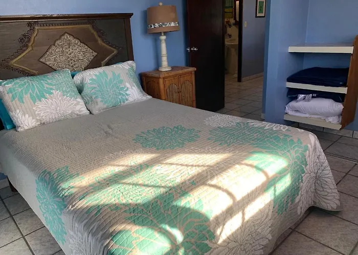 Esperanza Inn Guesthouse (Adults Only)